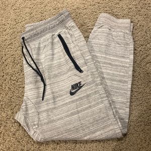 Mens Nike joggers. Size large.